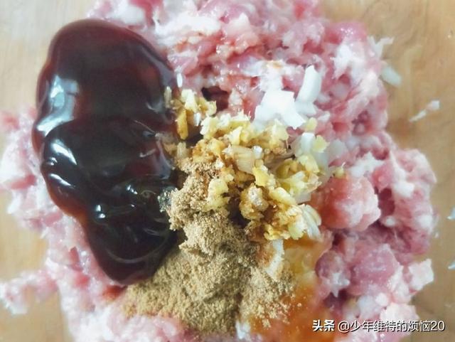 冬季吃猪肉馅饺子，记住“1泡2窍门”，肉质鲜香滑嫩，皮薄多汁