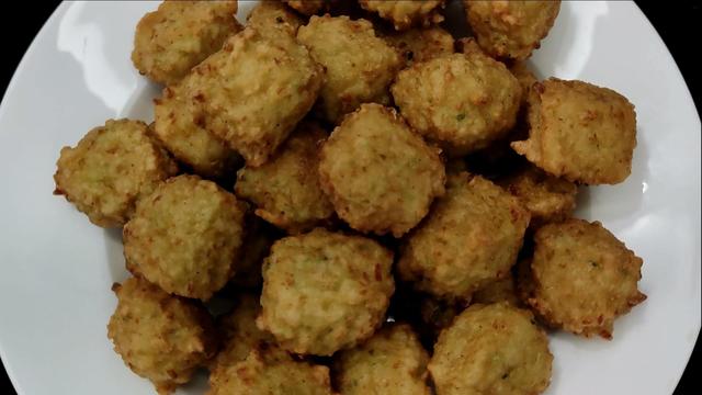 香炸素萝卜丸子这样才最酥脆好吃，不加水不回软，外焦里嫩不油腻