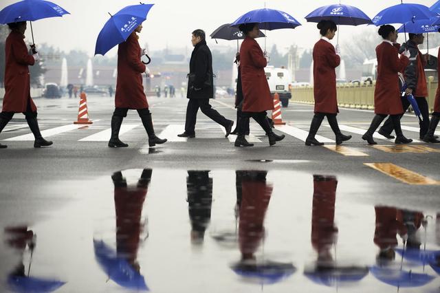 所谓关心，就是你淋雨的时候没人送你伞，只问你为什么淋成落汤鸡