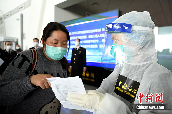 【中国新闻网客户端】直击第二批滞留台胞离鄂：经历周折，终能回家