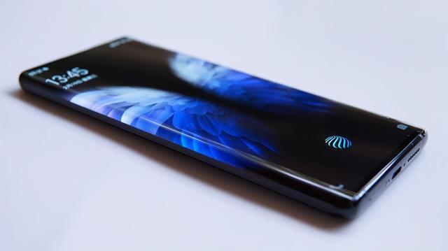 国内手机都在研究曲面屏，为啥苹果还在用保守的直面屏？