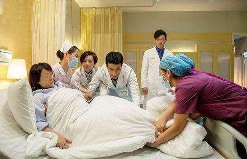 大眼睛的女孩|宝妈剖腹产2个月后突然伤口崩裂,老公情绪失控了