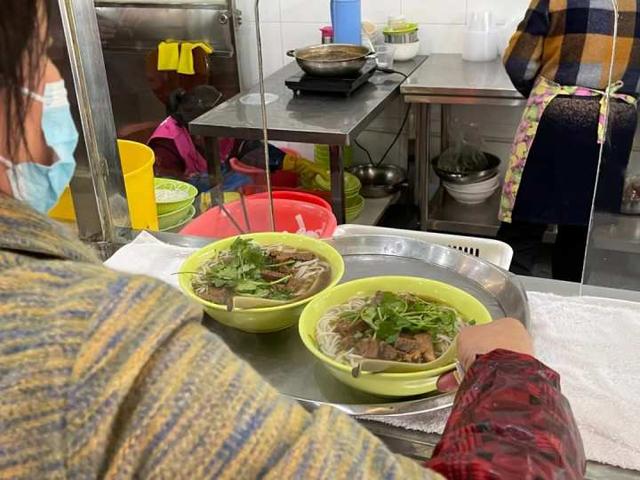 店里|中山北路这家潮州牛肉馆，创造了24年等位神话！真90年代的“杭州初代网红”