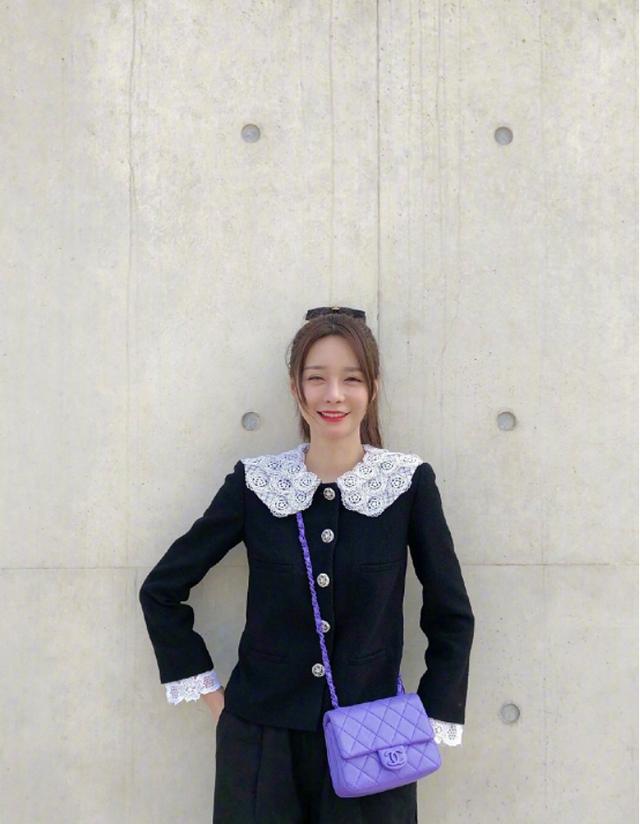 最时尚娃娃领穿搭来袭，谭松韵穿起来就像个洋娃娃，鞠婧祎却更胜一筹