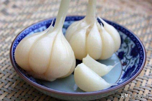 你的育儿经■吃了30年的大蒜，才知道大蒜上有个小“机关”，三秒就剥好