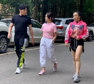 伊能静参加综艺大呼没隐私,天天公开称体重,还被网友嫌弃脚丑?9号放映厅