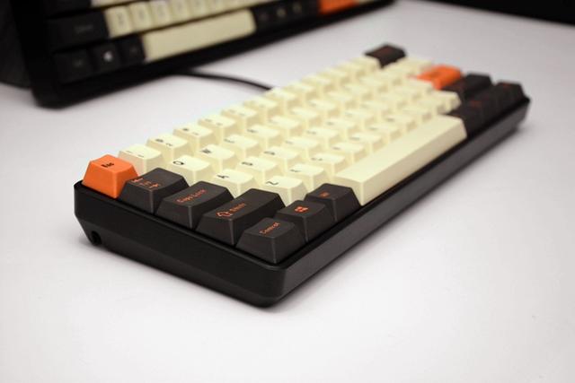樱桃轴、加厚PBT键帽，雷柏的第一款60%机械键盘没让我失望