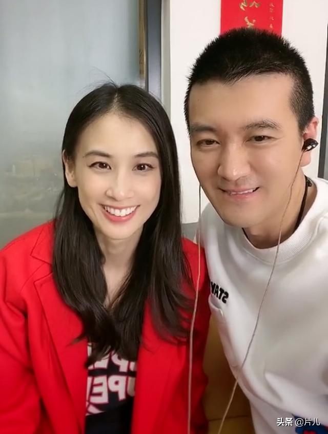 「电影工厂」杨子、黄圣依夫妇首次合体直播,眼神中充满爱意