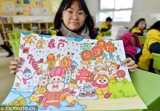 江苏扬州:小学生"年画课堂"迎新年