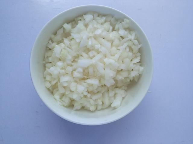 家庭版牛肉饼的做法，馅料这样做，咬一口汁多肉嫩，真过瘾