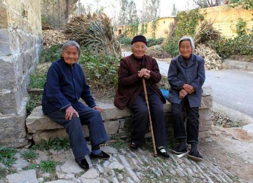 农村有的人整天喝酒打牌不干活，可人家从不缺钱花，什么原因