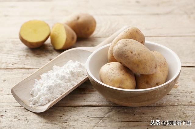 勾芡时，用哪种淀粉最好？比例具体怎么放？学会别再用错了