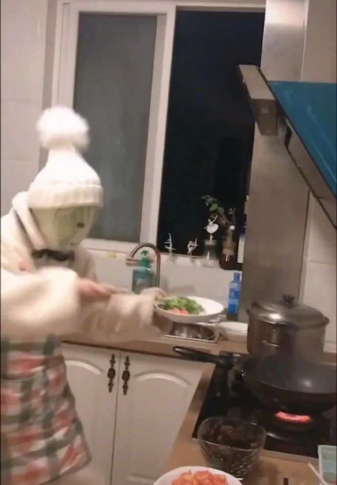 哈哈你的第一次做饭的战况如何?