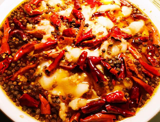 冷天，最馋吃麻辣水煮鱼片，学会腌鱼片的技巧，鱼肉鲜嫩滑不柴