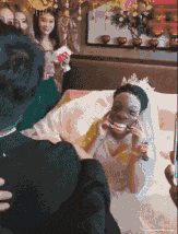 搞笑gif:小哥这辈子的运气都用完了吧