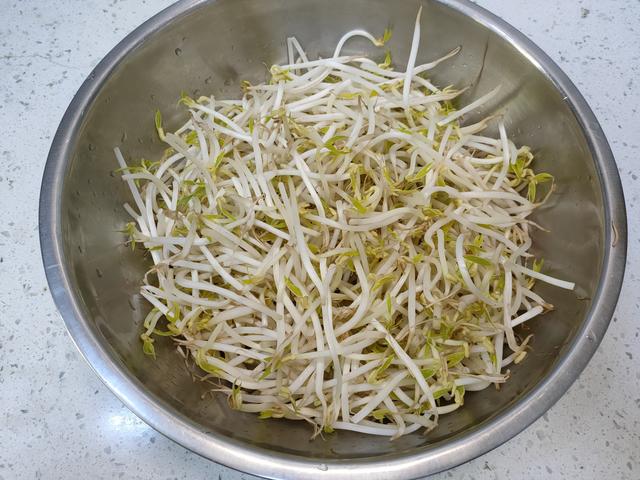 炒豆芽别只知道焯水，大厨教你一个妙招，豆芽不出水、脆爽又入味