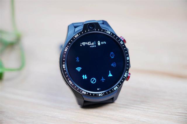 64G内存，双摄、支持独立通话、微信和，这是要取代手机吗