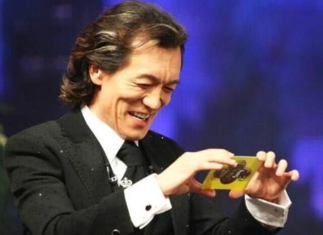 雨天的心玖|央视主持人读错一个字扣多少钱？撒贝宁：以前是50，现在改了