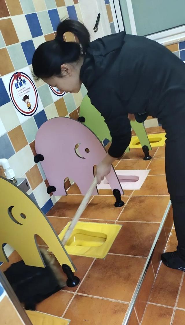 #你的育儿经#严格防控 筑牢病毒隔断屏障—县同和幼儿园全力做好疫情防控开学前消毒工作