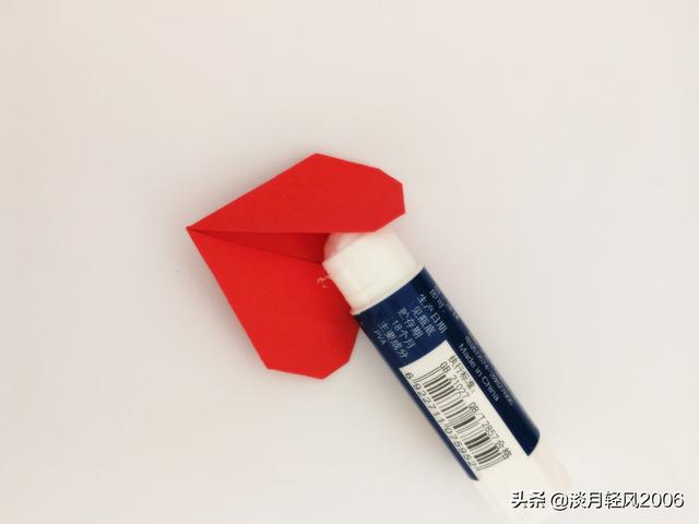 『超级宝妈』幼儿小手工，一张纸折出一个爱心的方法，简单易学