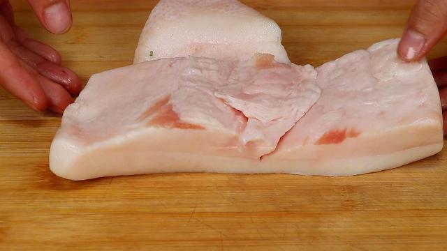 猪油怎么熬才香，好多人搞错了，不用油不加水，熬出来又白又香