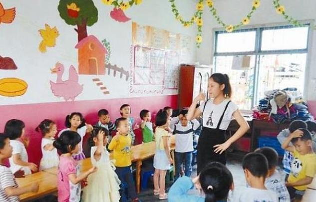 「超级宝妈」幼儿园布置家用车调查作业，聪明妈妈想出巧办法，众人都说好