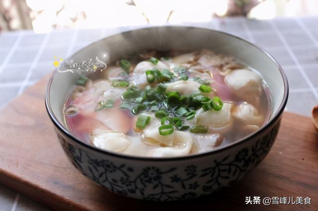 早餐我家这样吃，比饺子简单比面条好吃，一碗下肚热乎乎真舒服