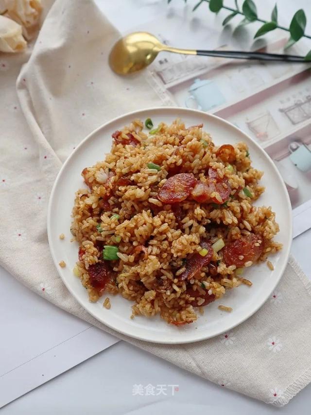 这样做出来的炒饭，简直不要太好吃！色香味俱全，好吃到舔盘