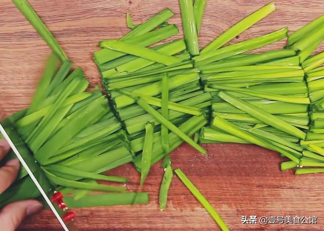 韭菜和豆腐这样搭配，鲜嫩爽口又嫩滑，解馋又营养的家常美食