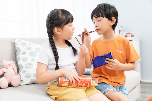 你的育儿经|孩子到了此年龄，该给点零花钱了，兜里没有一毛钱可能会偷