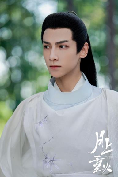 古装剧《月上重火》服化道走心 剧组打造真实山庄|中国新闻网客户端