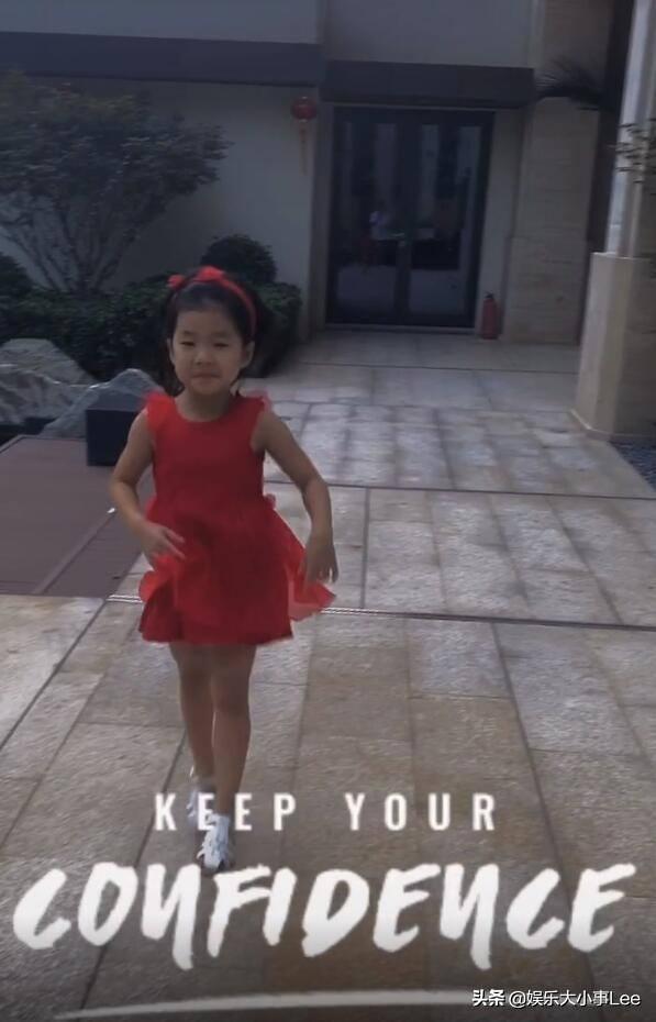 退场|女儿弹钢琴章子怡掌镜，汪峰手把手教女儿弹琴，为默契竖大拇指