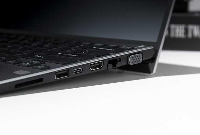 勇哥科技：VAIO SX12评测 十代芯轻量易携带，接口丰富超满足