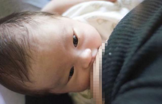 你的育儿经|宝宝喝奶时“扭来扭去”，其实是在像妈妈发射“信号”，要了解