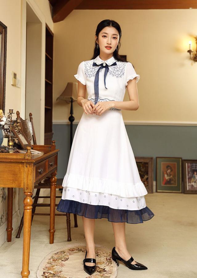 时尚探究社满大街的裙子，最近流行的是“复古裙”，这也太美了