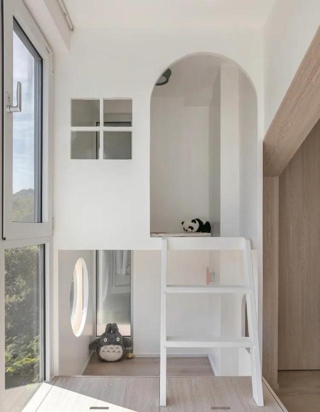 难怪“刷大白”又火了，学她家这样搭配，透着骨子里的高级感！