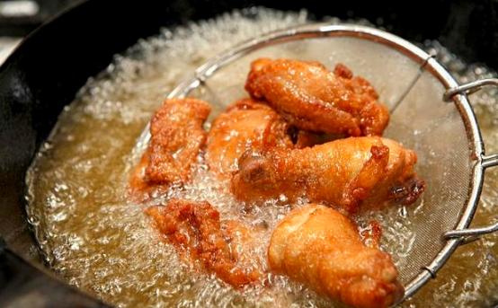 【超级宝妈】医生劝诫：孩子睡前，宁饿着也不要吃这5样食物，易积食、生长慢