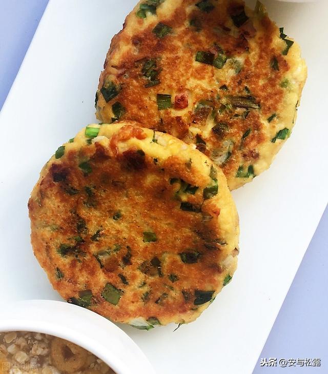 香葱豆腐饼，外酥里嫩鲜香入味，营养美味的家常菜，做法超简单