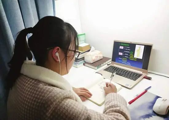 #暖先生格调#河北一名老师被开除!只因批评学生时“处置不当”!
