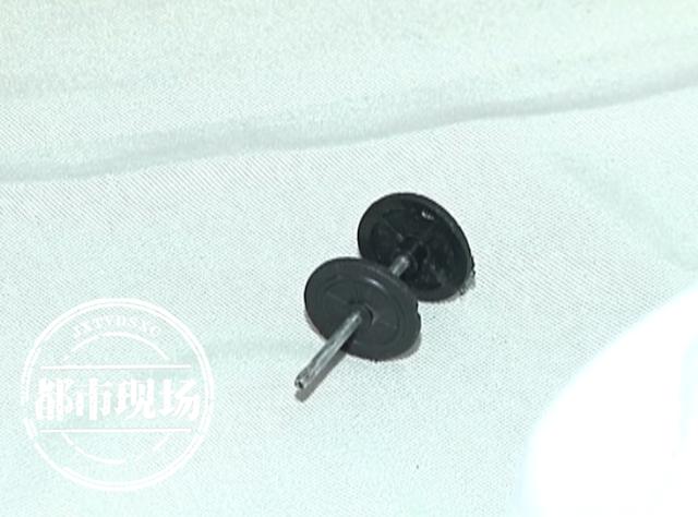 幸福的灯火|2岁孩子争抢玩具 零件不慎插进颅内3厘米 医生：千万不能自己拔