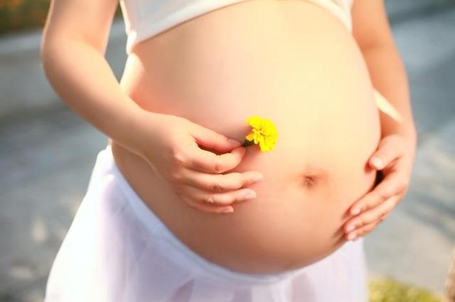 超级宝妈:孕妈妈的超级大肚子照胃口太好体重从原来的92斤变成150斤