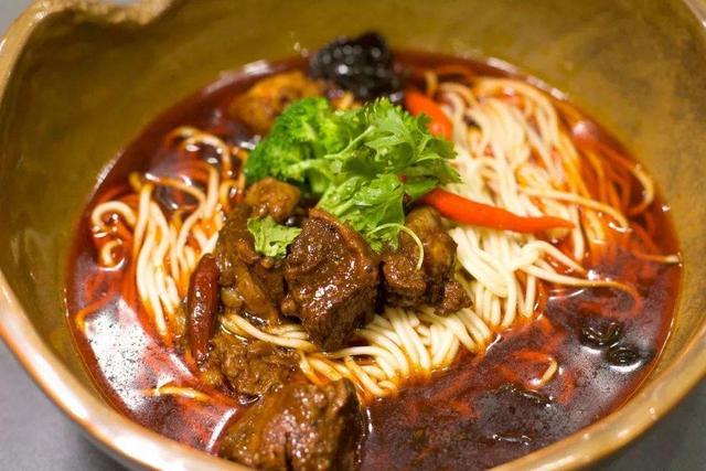 冬天不要只吃猪肉啦，学会这样烹饪牛肉，爽口美味又营养丰富