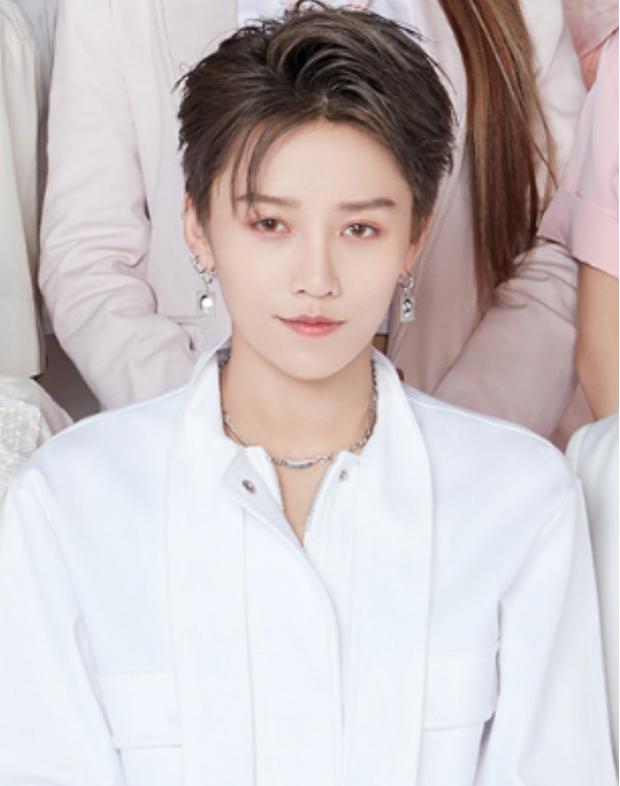 9号放映厅|THE9晒正面照营业，赵小棠臭脸抢镜，风格各异难打破出道失业魔咒