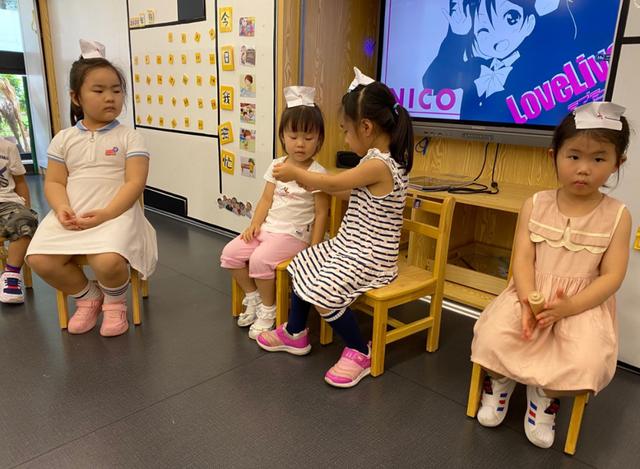 你的育儿经|看!南山区幼儿园门前全是口罩都遮不住的笑脸~