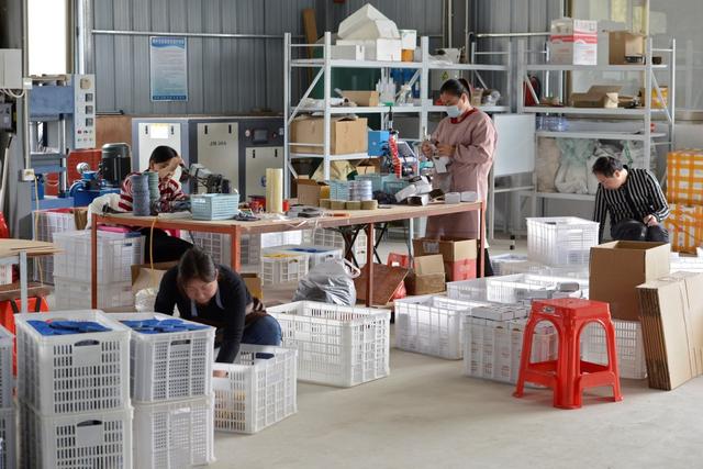 中国日报|福建泉港：订单加工忙