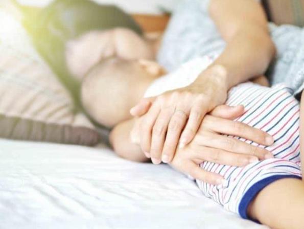你的育儿经：宝宝3月以前，不要让5种人抱，对宝宝很不好