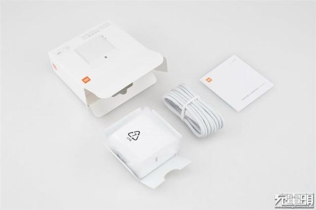 #环球网#体积缩减27% 小米65W PD充电器评测