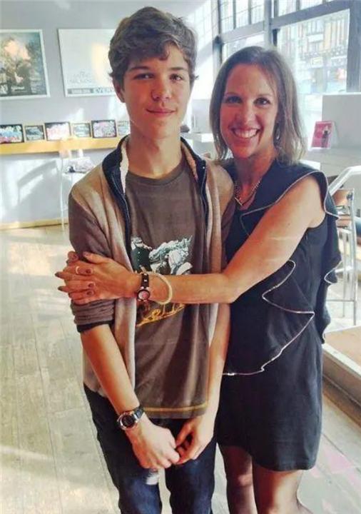 李玫瑾教授坦言：教育青春期孩子，父母要懂得“点到为止”