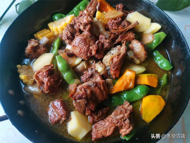 这道东北炖菜全国闻名，东北人最稀罕吃，荤素搭配营养好，真香