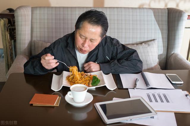 “仲冬”之后，老年人早餐这样吃，方便、快捷，补充能量，更健康